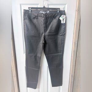 NWT Women’s Black Coated Skinny Jeans by Seven7 size 18 27” inseam